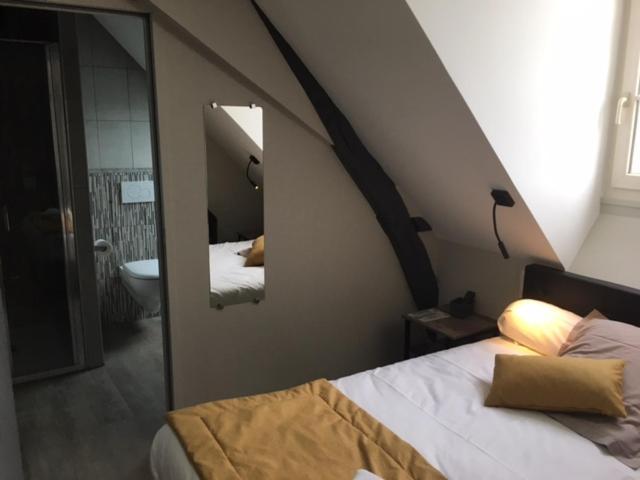 Le Relais Hotel Saint-Quentin-les-Anges Kültér fotó