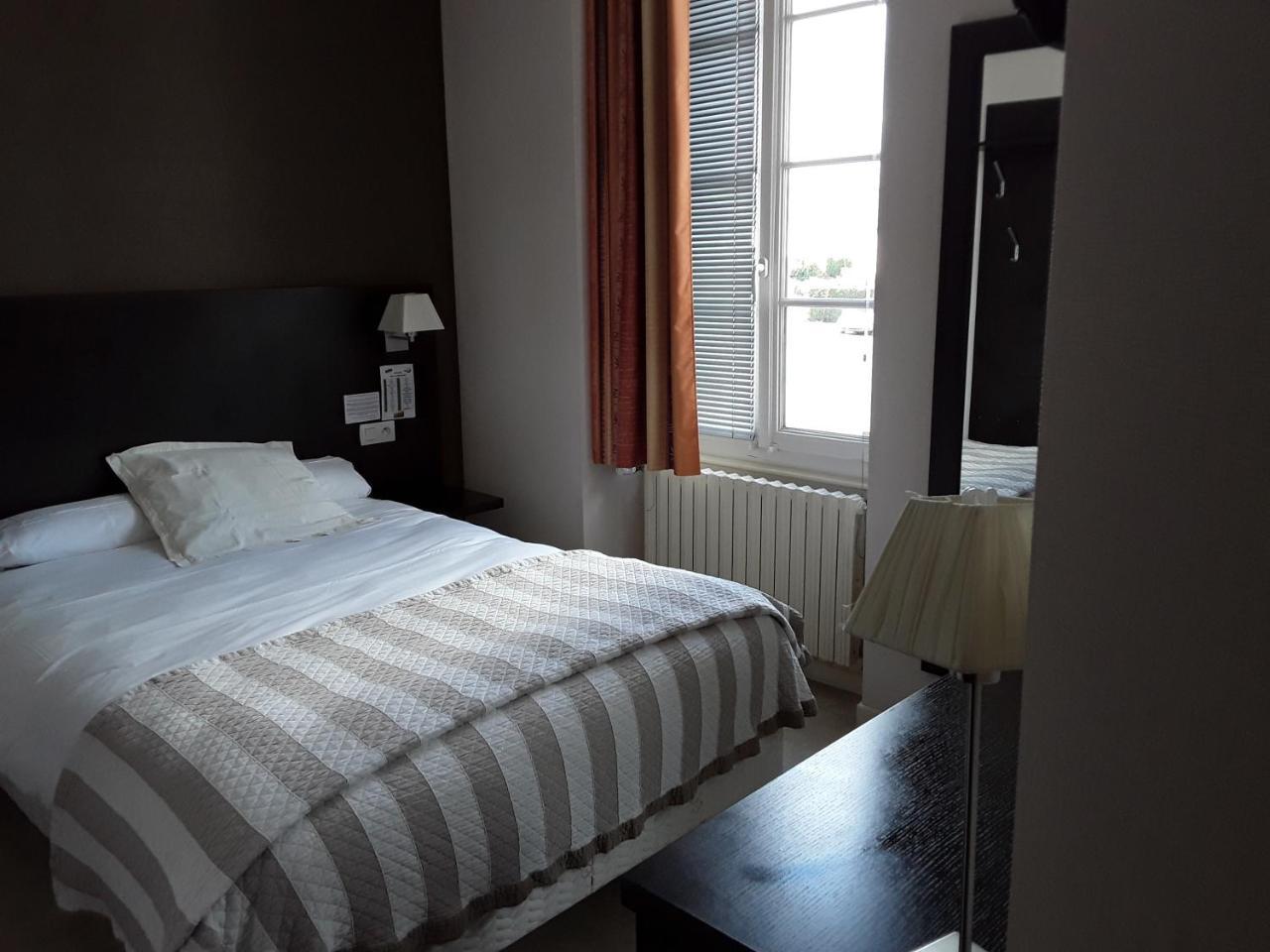 Le Relais Hotel Saint-Quentin-les-Anges Kültér fotó